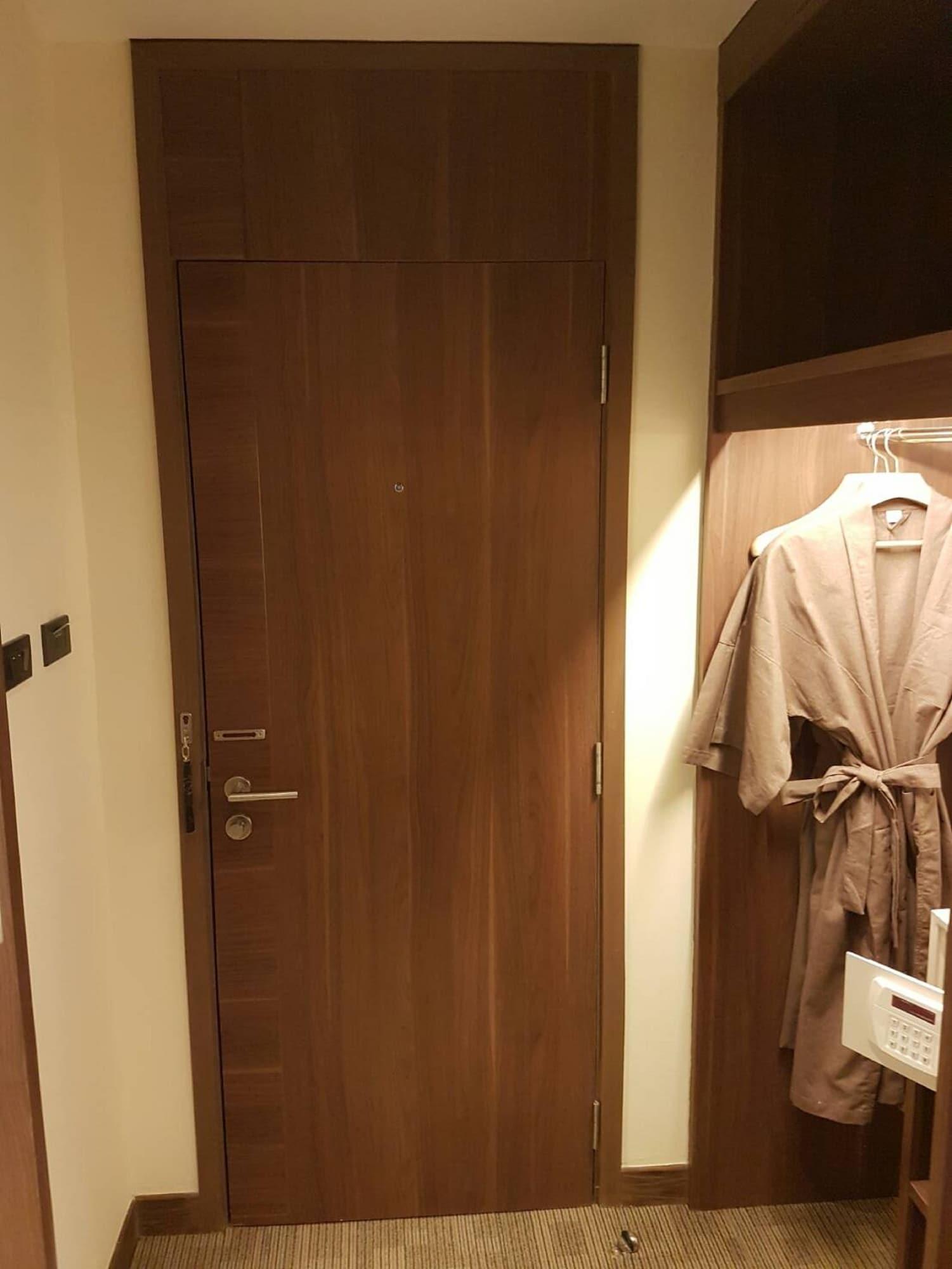Louis Tavern Hotel Бангкок Экстерьер фото