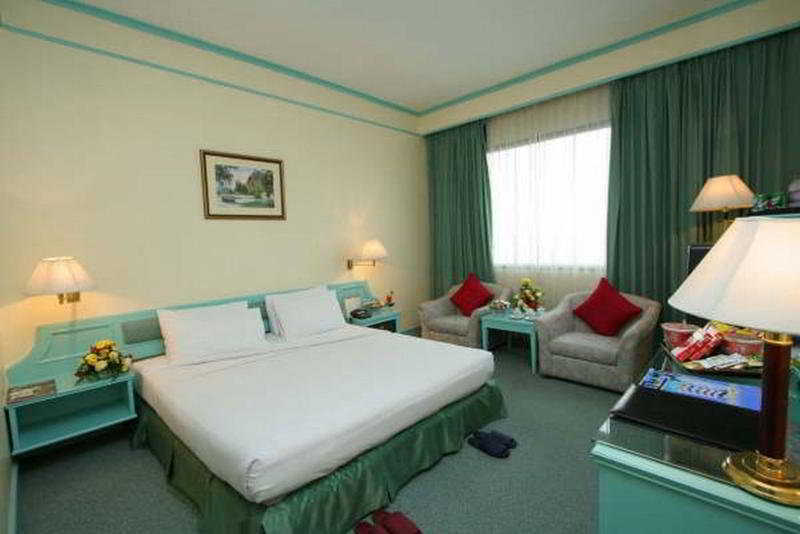 Louis Tavern Hotel Бангкок Экстерьер фото