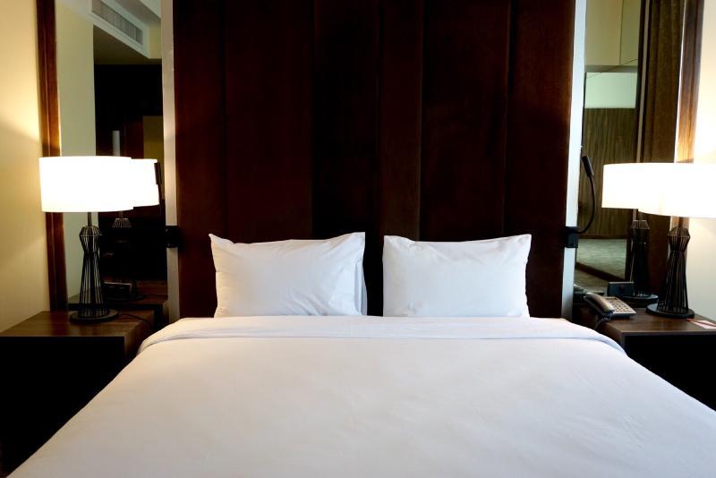 Louis Tavern Hotel Бангкок Экстерьер фото