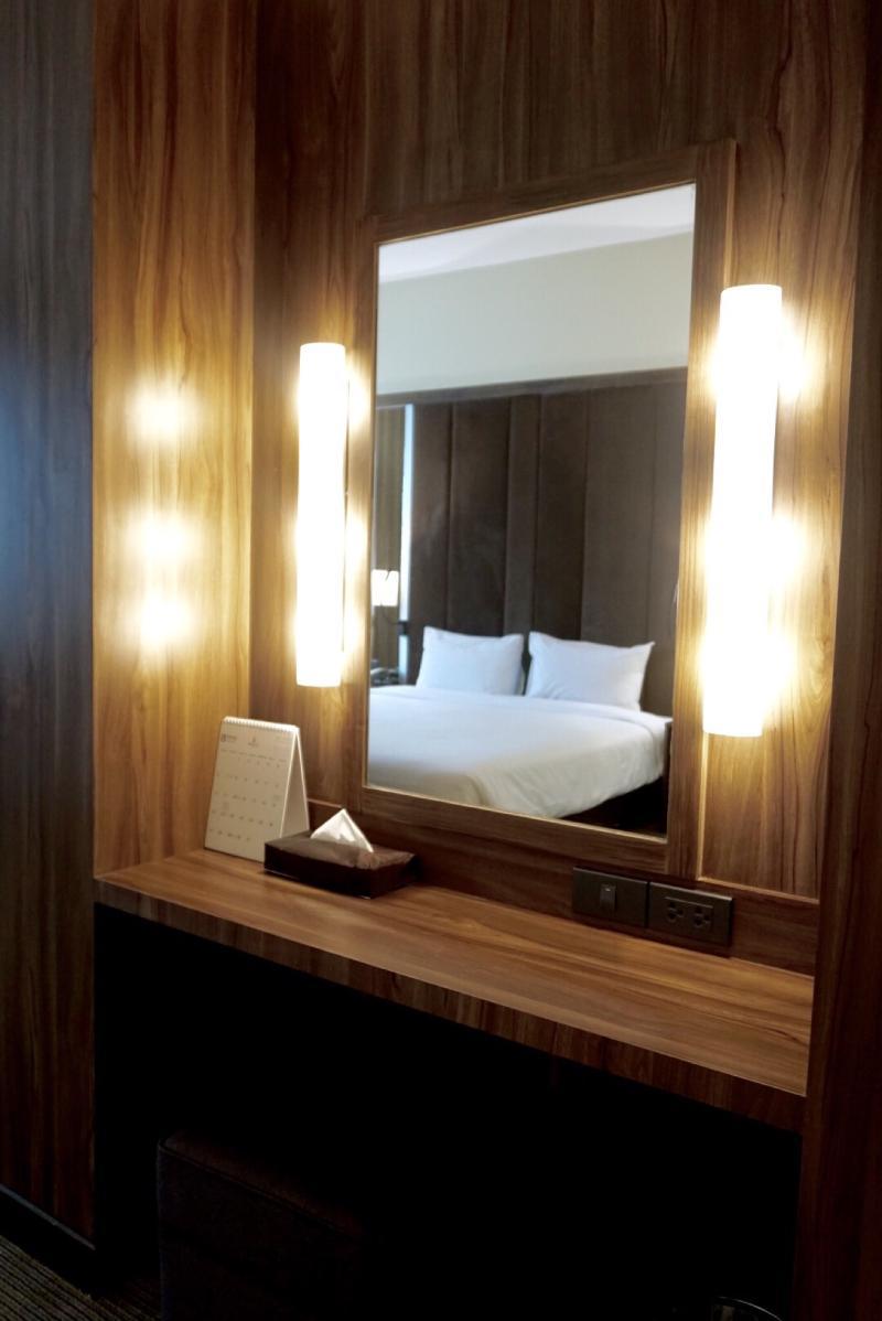 Louis Tavern Hotel Бангкок Экстерьер фото