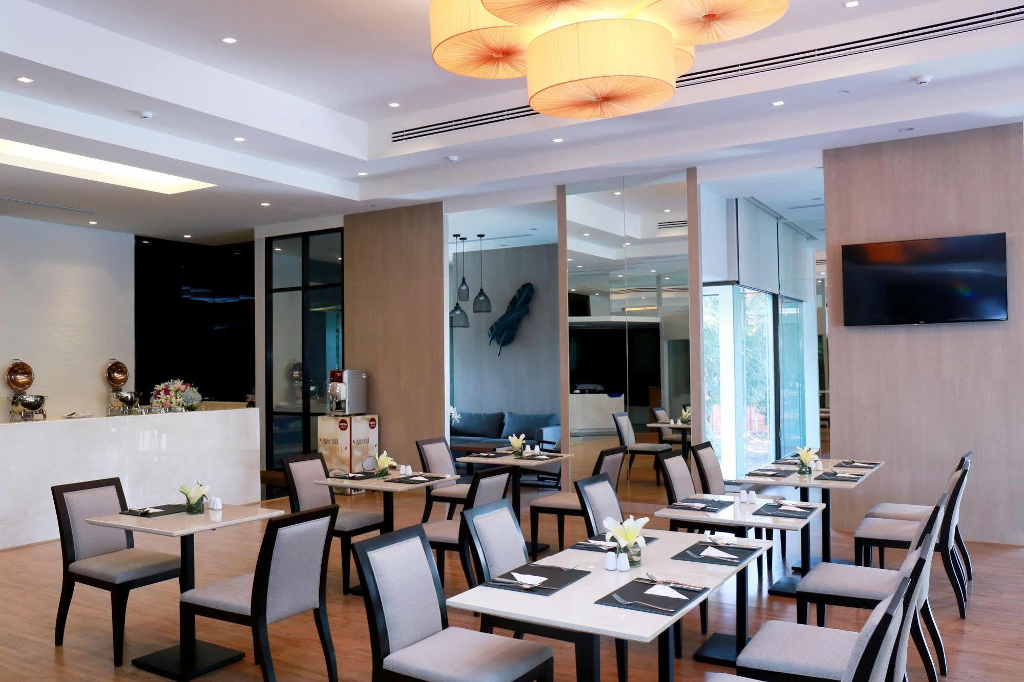 Louis Tavern Hotel Бангкок Экстерьер фото