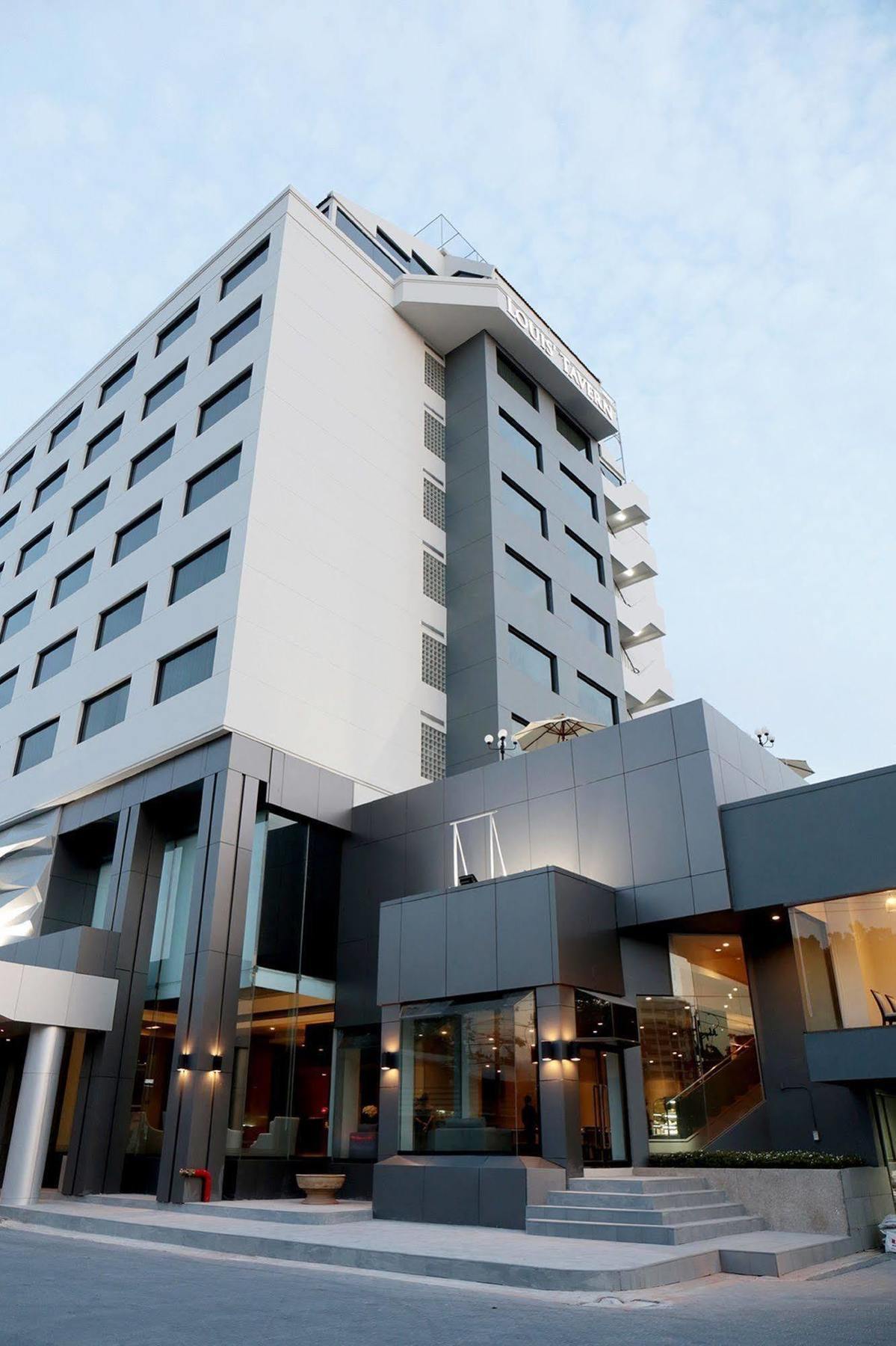 Louis Tavern Hotel Бангкок Экстерьер фото